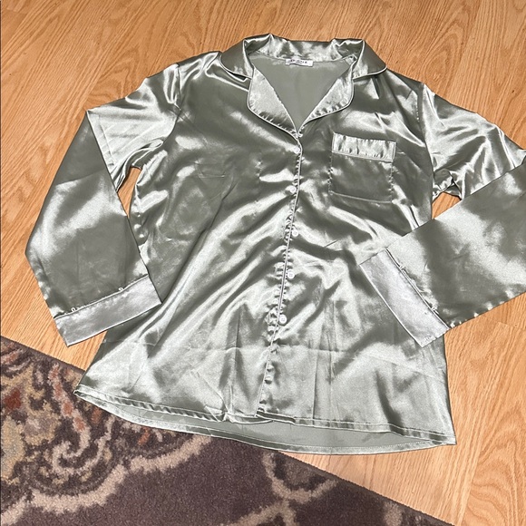 Satin Pajama Set in Mint Green size small - Picture 2 of 9